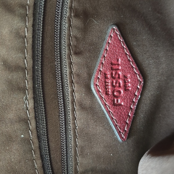 Fossil Elegant Red Leather Bucket Style Crossbody Shoulder Bag - Picture 12 of 14